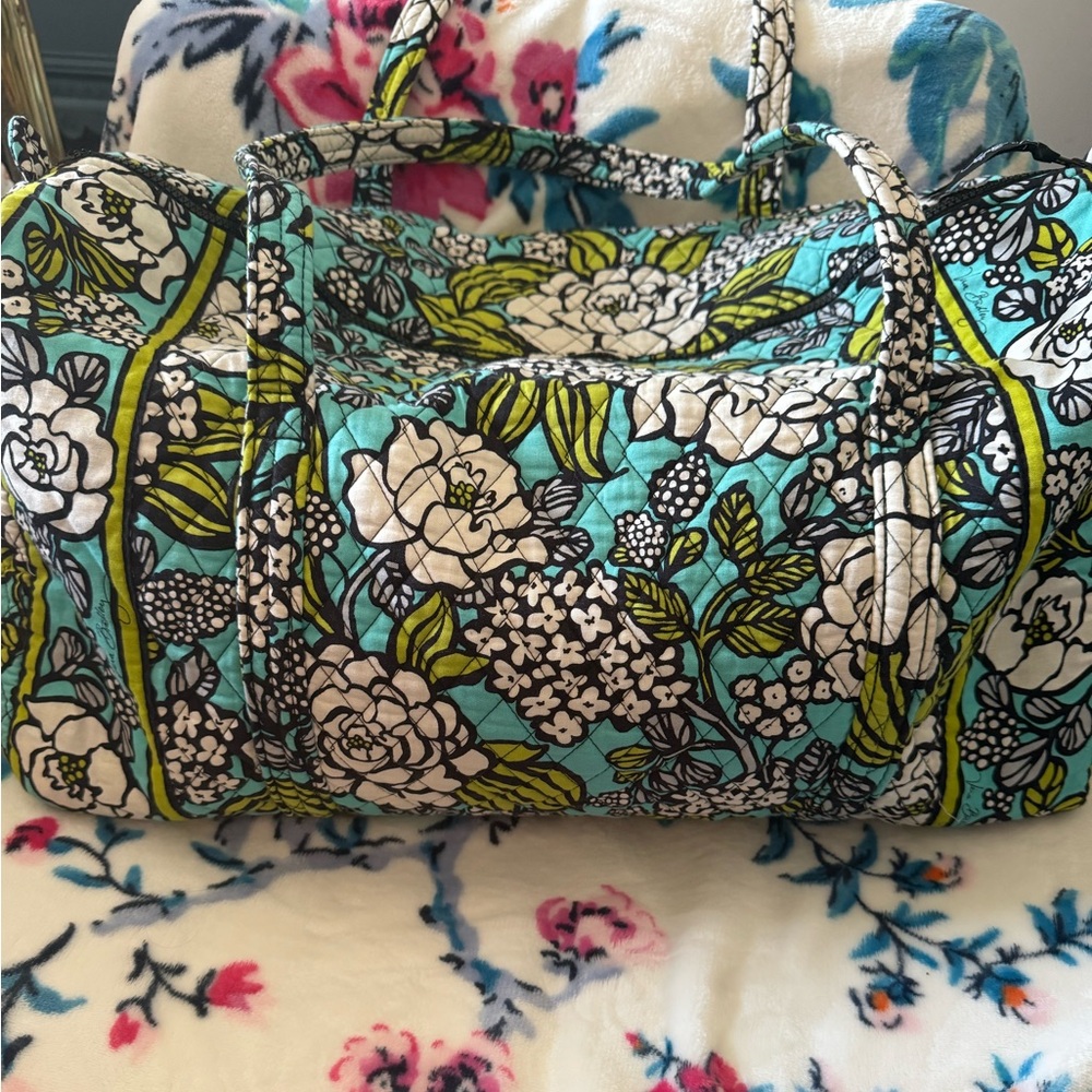 Vera Bradley large duffle in island blooms